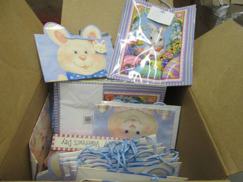 lot 252 image: 2 Sizes of Easter Gift Bags...