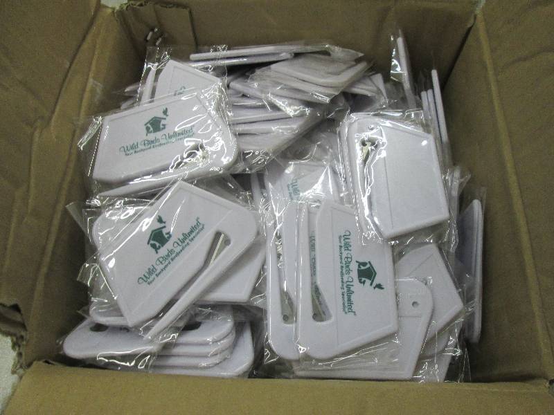 lot 253 image: Large Lot of Mail Openers...