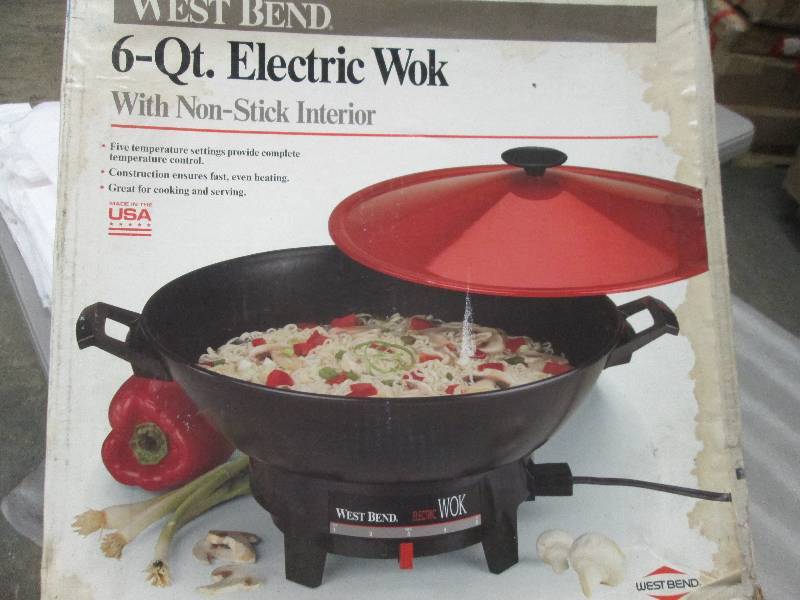lot 259 image: West Bend 6 Qt Electric Wok...
