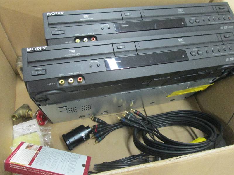 lot 5 image: Lot of 2 Sony Combo DVDVHS Players...