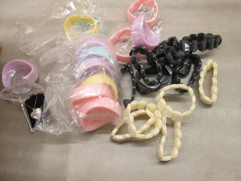 lot 7 image: Lot of Assorted Bracelets & Heart N...