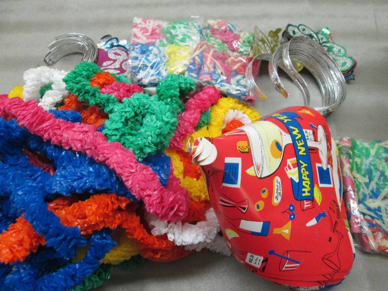lot 9 image: New Years Party Supplies...