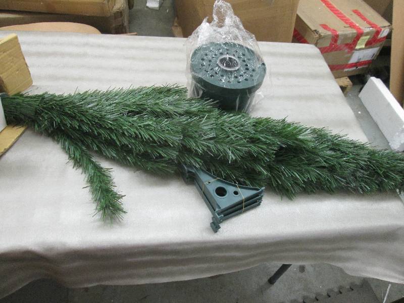 lot 35 image: 4.5 ft Pre-Lit Christmas Tree - unt...
