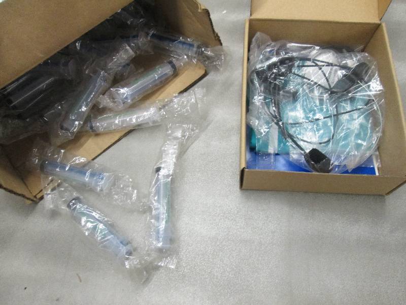 lot 274 image: Plastic Syringes, Headset...