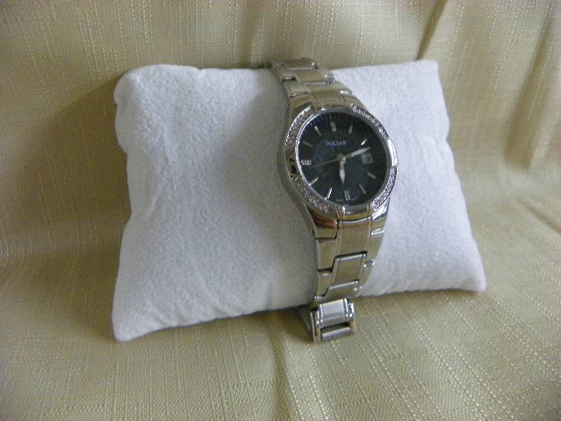 PULSAR STAINLESS STEEL LADIES WATCH WCRYSTAL BEZEL, MSRP $72.49