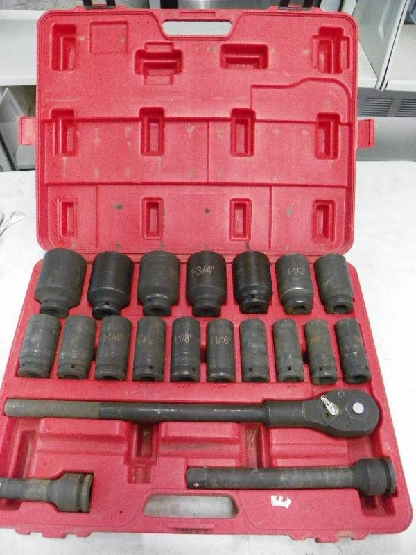 lot 158 image: SOCKET SET