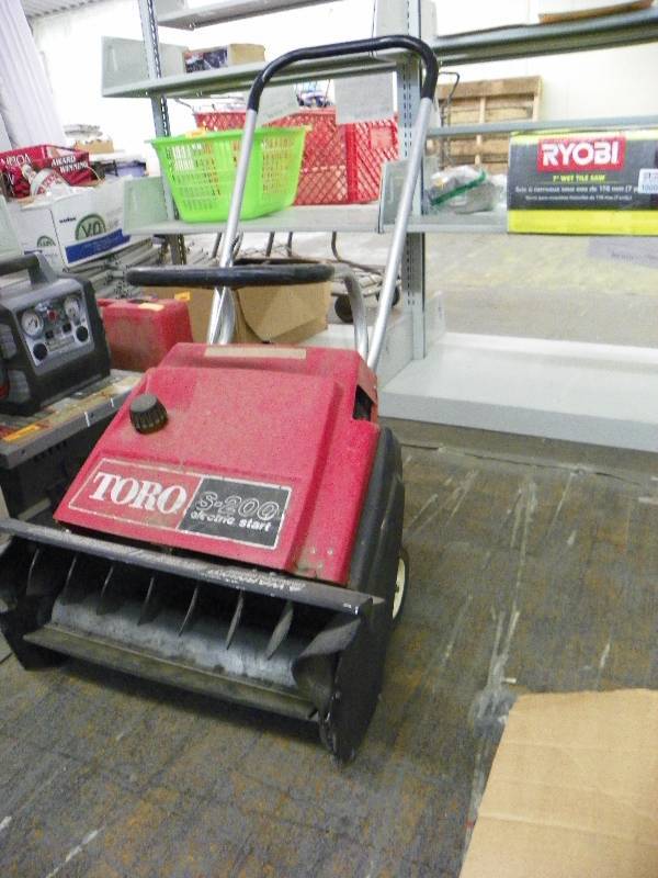 lot 159 image: TORO SNOW THROWER