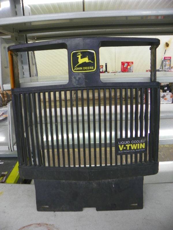 lot 161 image: JOHN DEERE FRONT GRILL PLATE