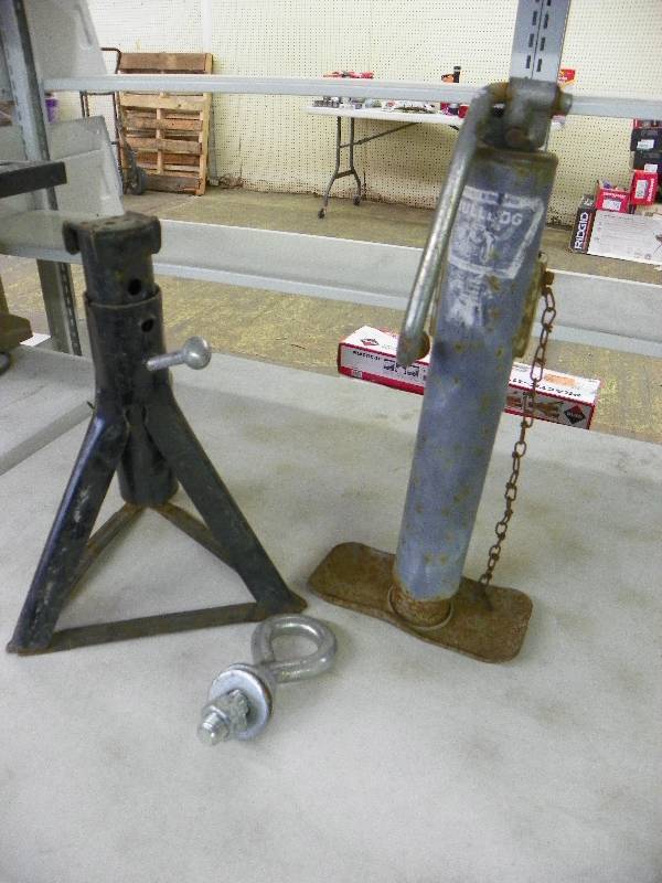 lot 176 image: JACK STAND AND TRAILER JACK