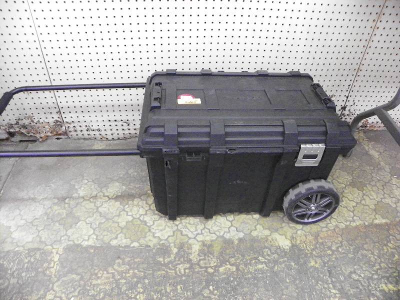 lot 189 image: HUSKY TOOL BOX WITH HANDLE AND WHEELS, MSRP $35.00