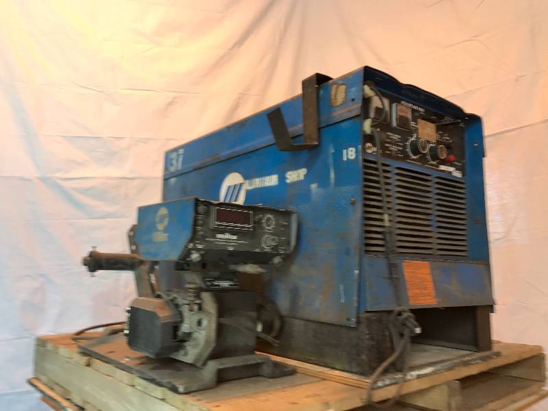 lot 57 image: Miller Pulstar 450