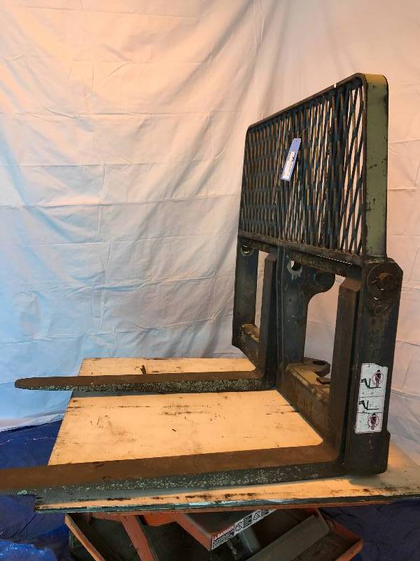 lot 84 image: Rough Terrain Forklift Mast