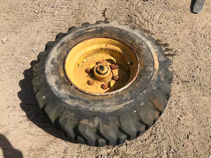 lot 83 image: 15-19.5 off road tires