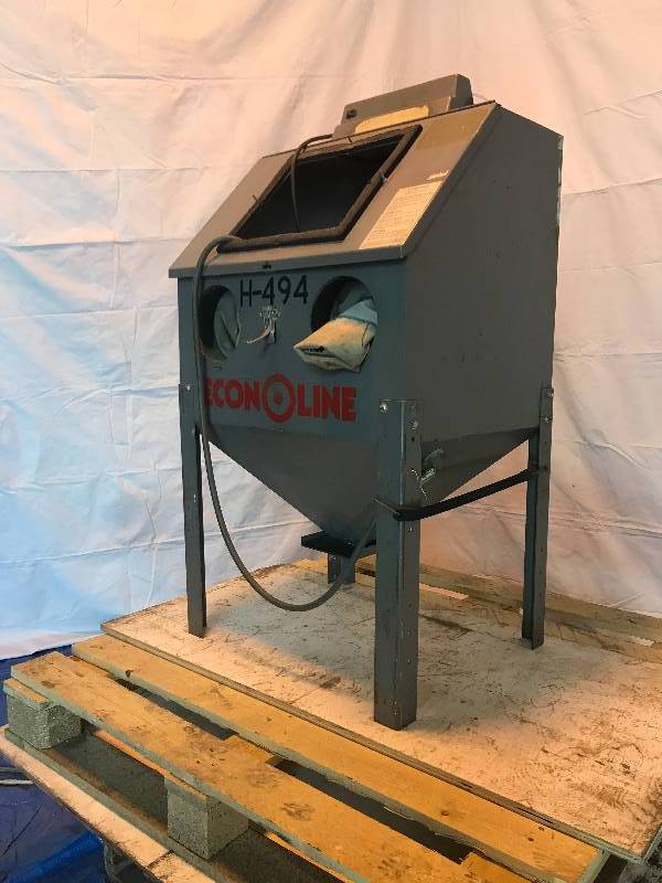 lot 90 image: Sandblasting Cabinet