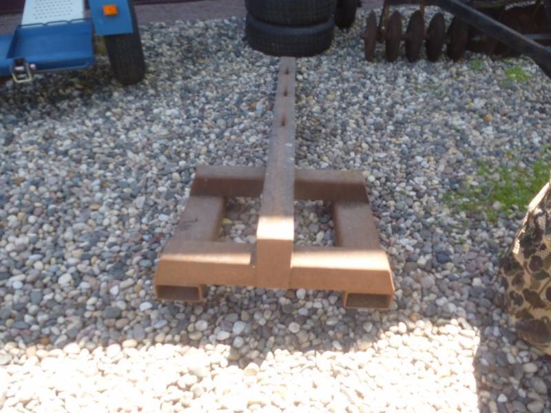 lot 8 image: Skid Steer Lift Boom