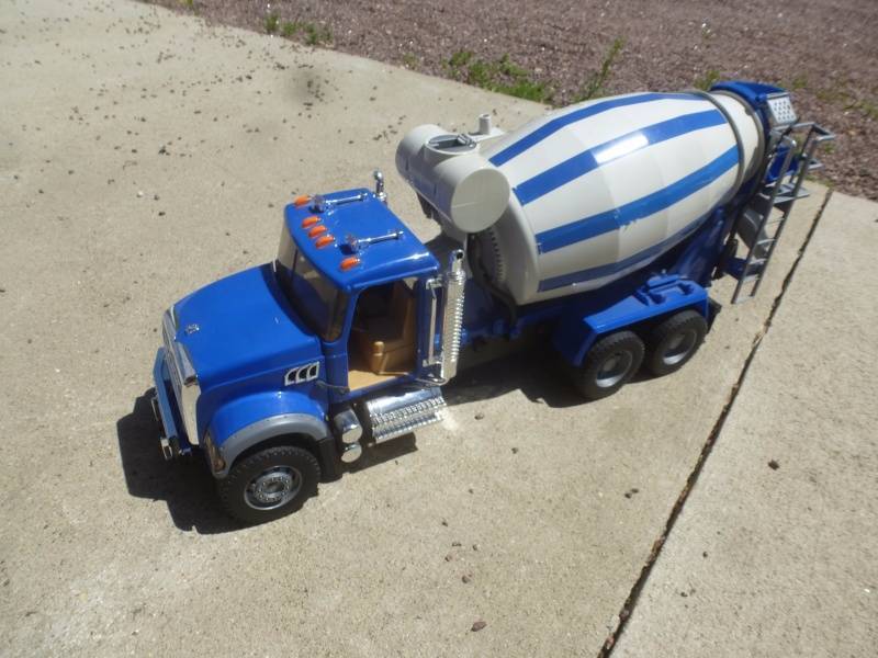 lot 22 image: Toy Cement Truck