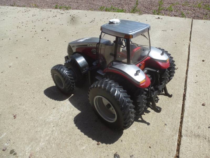 lot 23 image: Case IH Magnum Tractor