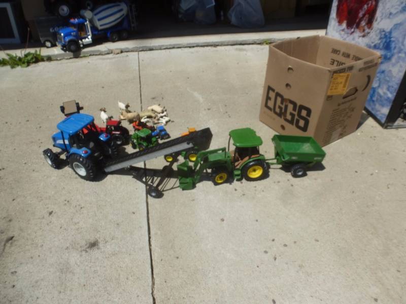 lot 28 image: John Deere Tractors & Ford
