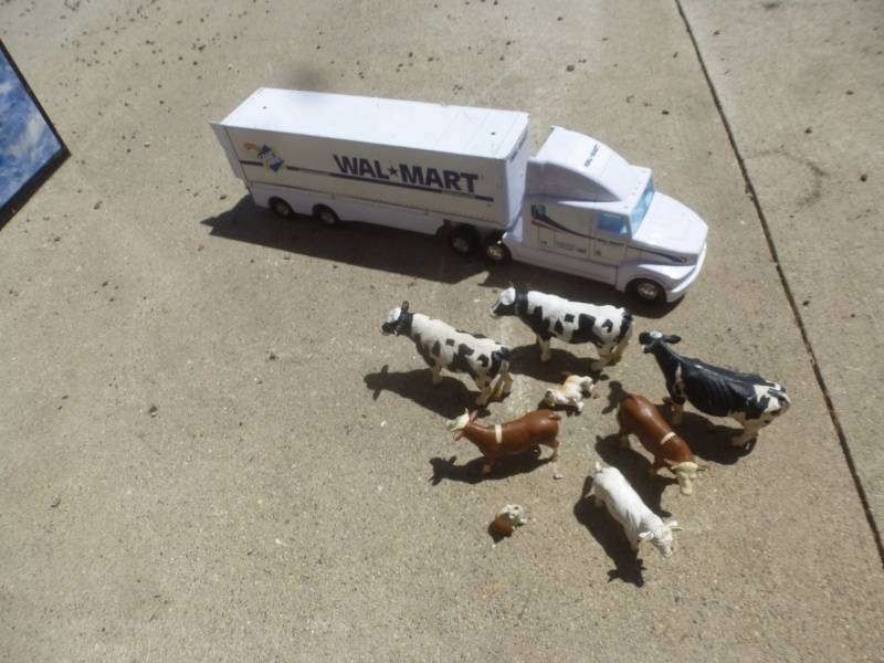 lot 32 image: Walmart Semi