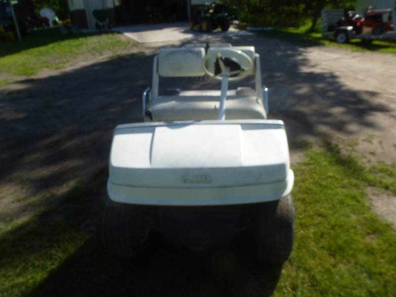 lot 3 image: Yamaha G2 Golf Cart