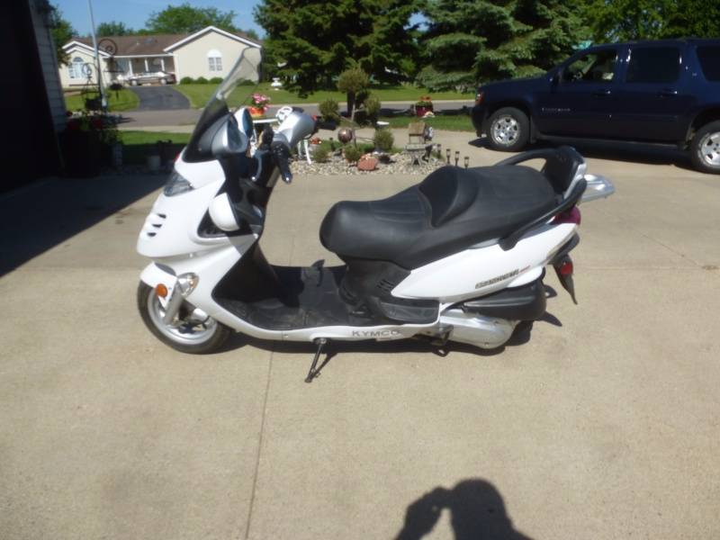 lot 1 image: 2009 Kymco Grand Vista 250 Scooter