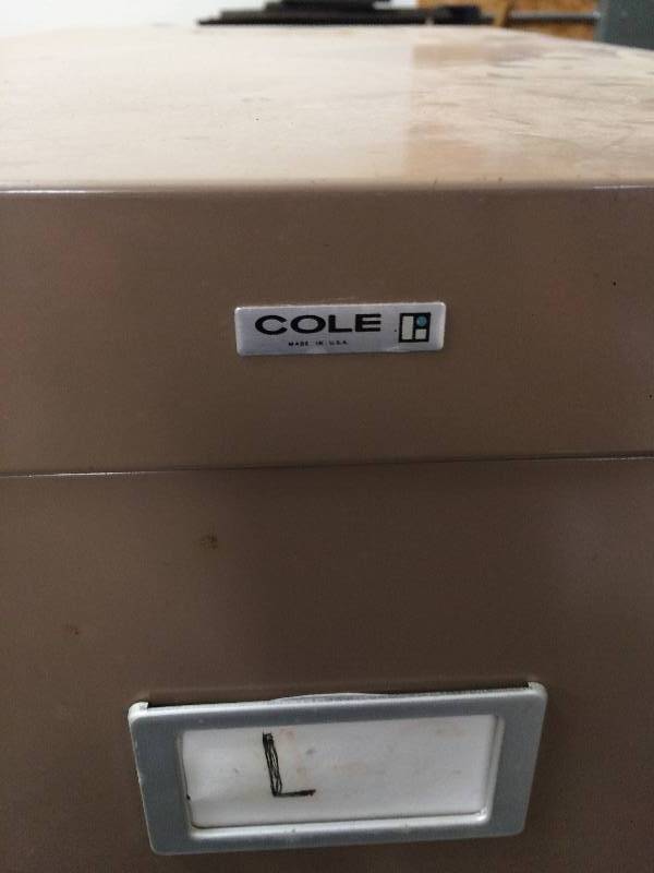 lot 49 image: 4 Drawer File Cabinet