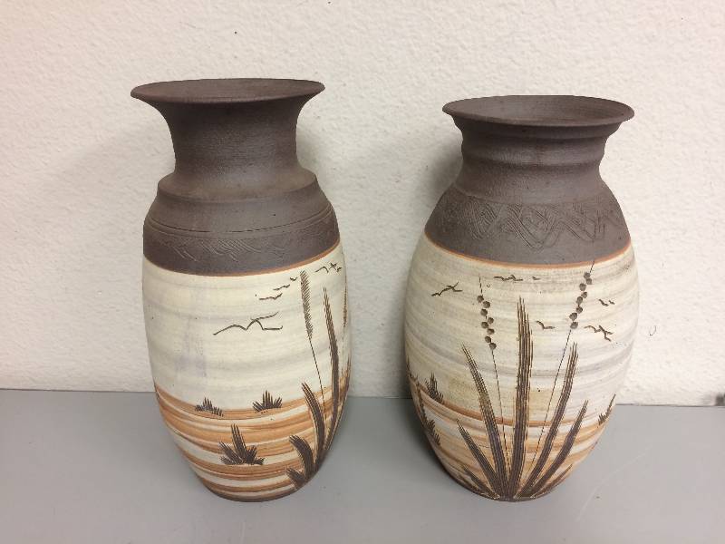 lot 4 image: Vintage Pottery Vases