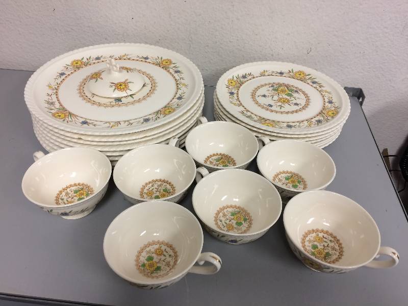 lot 6 image: Vintage Monticello China