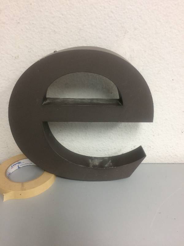 lot 19 image: Lighted Graphite Letter E