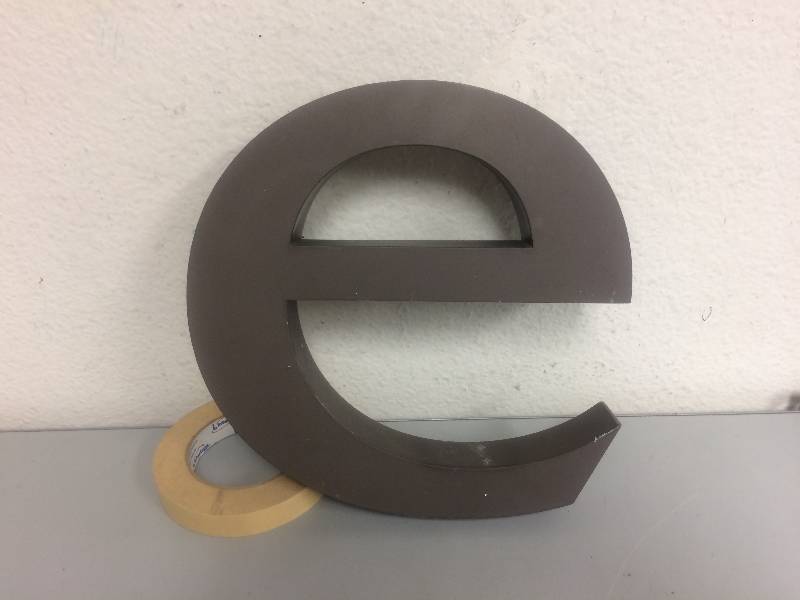 lot 24 image: Lighted Graphite Letter E