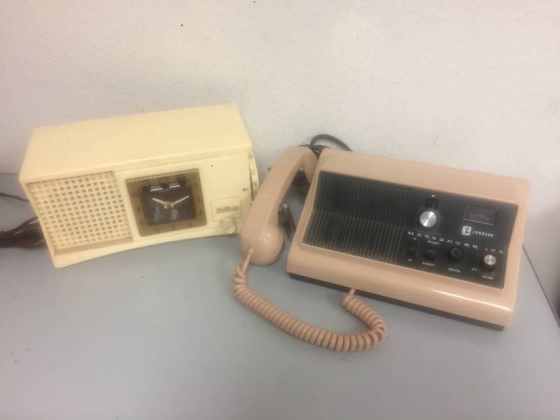 lot 47 image: Vintage Radio and Messenger
