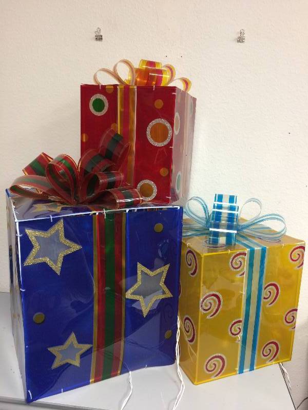 lot 57 image: Lighted Christmas Presents