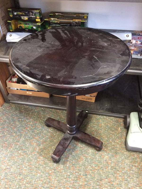 lot 65 image: Side Table