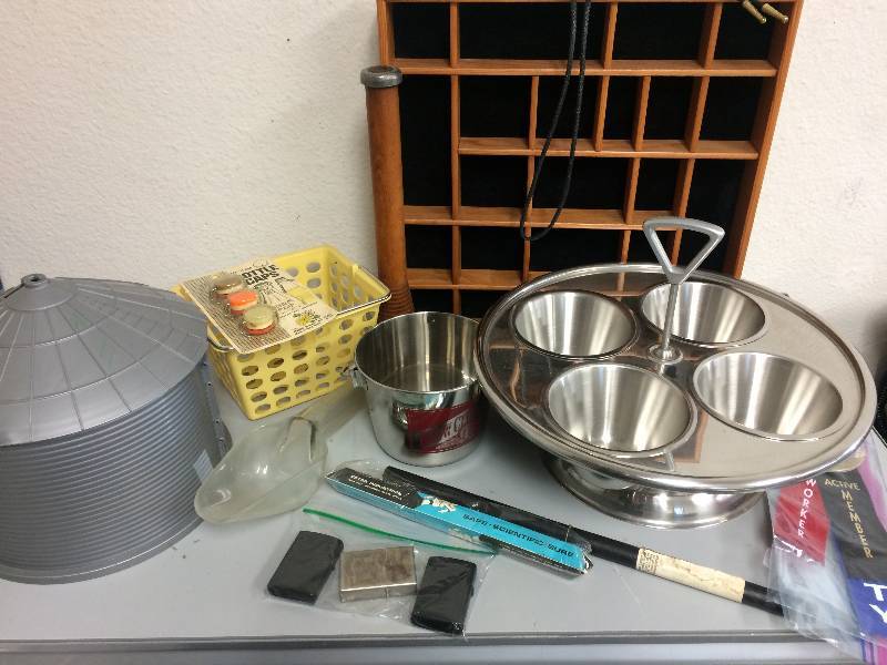 lot 71 image: Assorted Vintage Items