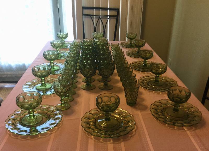 lot 80 image: Green Glassware Party Set