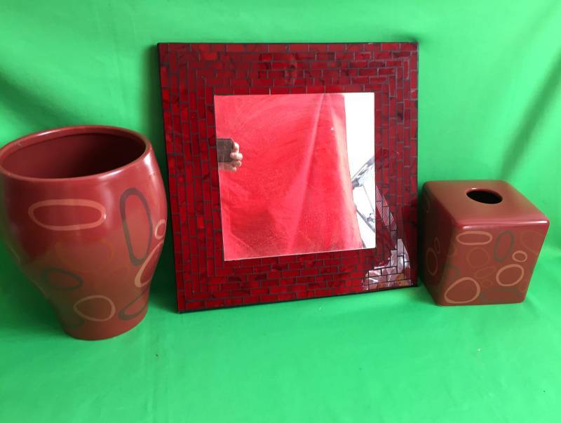 lot 97 image: Assorted Decor