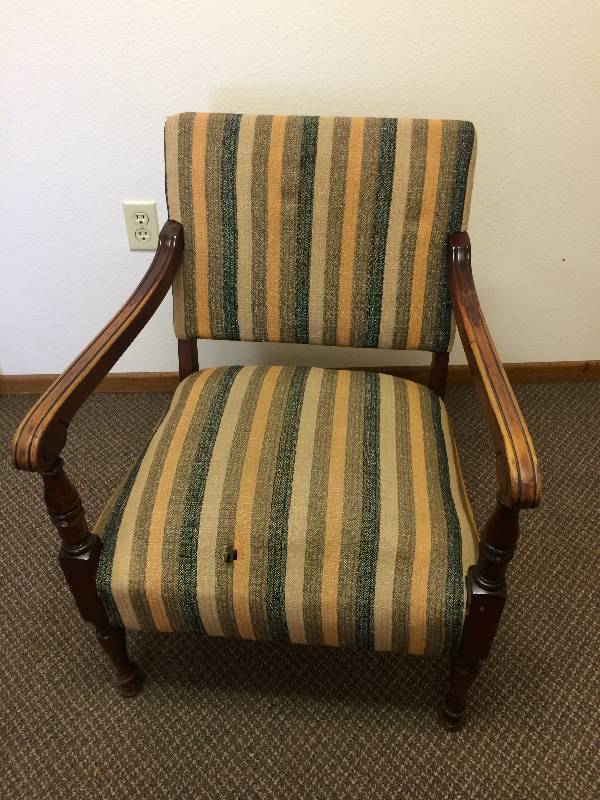 lot 87 image: Upholstered Side Chair