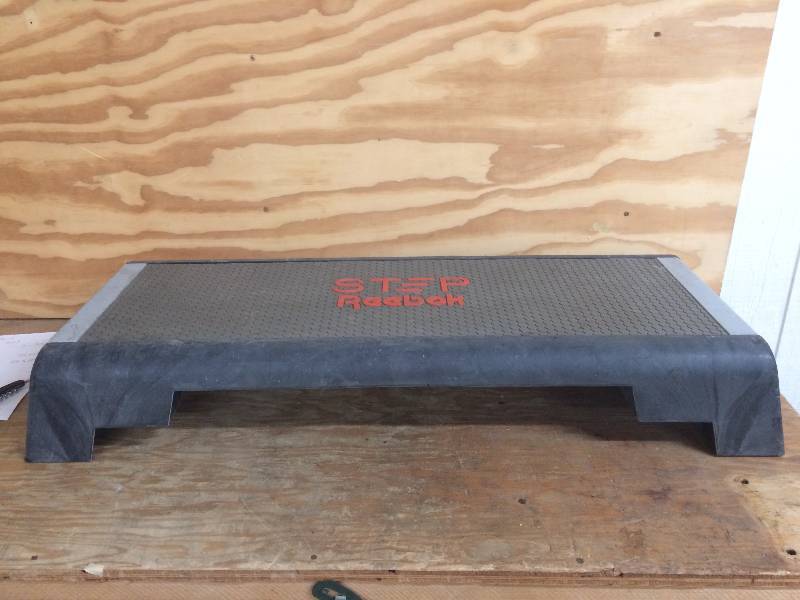 lot 49 image: Reebok Step