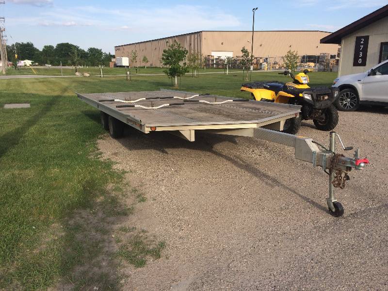 lot 2 image: Aluminum Trailer