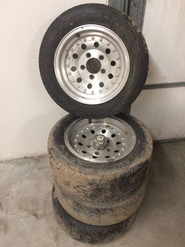 lot 3 image: Aluminum Rims & Tires