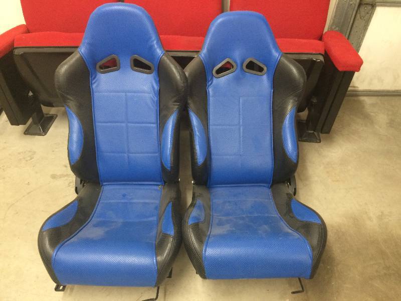 lot 6 image: Bucket Seats