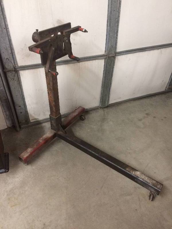 lot 7 image: Engine Stand