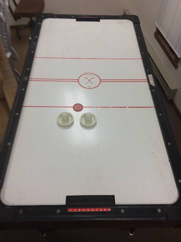 lot 10 image: Air Hockey Table