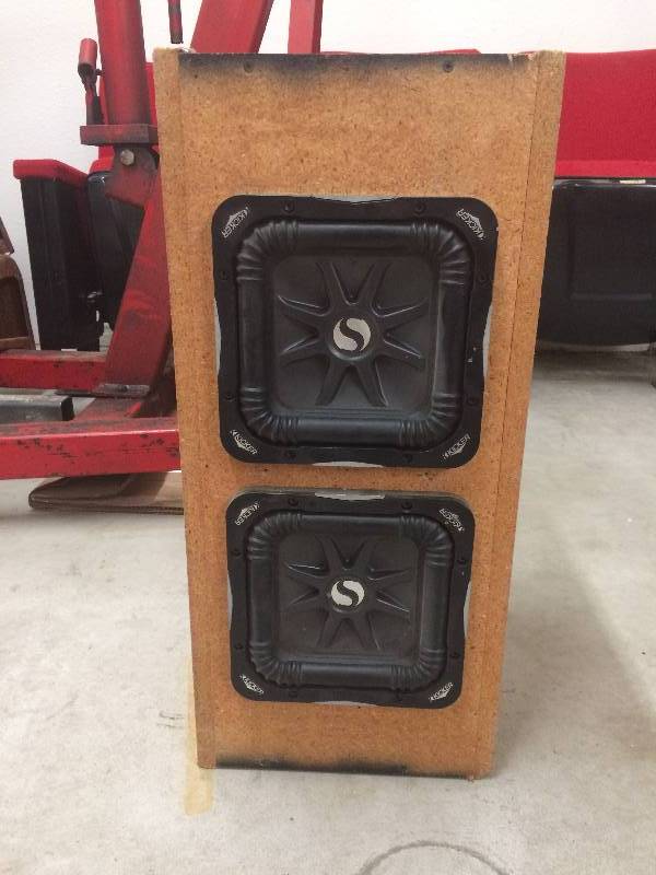 lot 15 image: Kicker Speakers