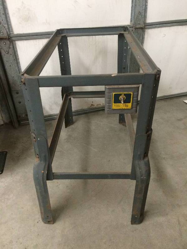 lot 16 image: Parts Washer Stand