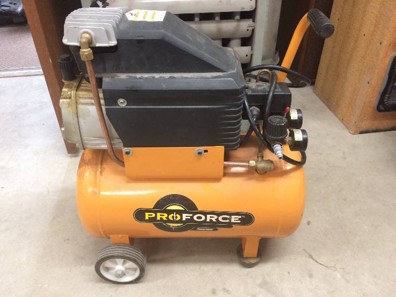 lot 22 image: Air Compressor