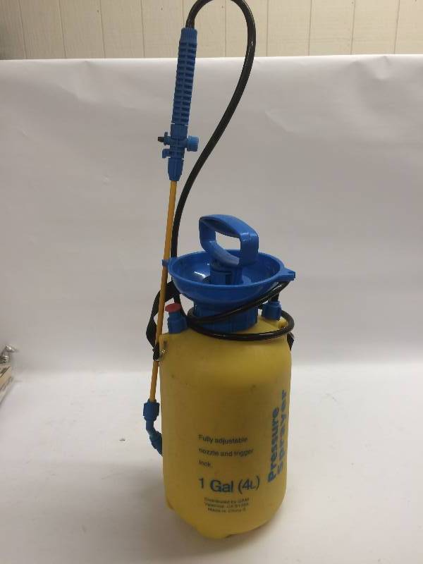lot 25 image: Pressure Sprayer