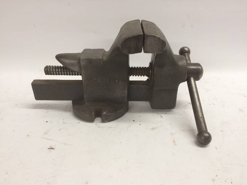 lot 37 image: Bench Vise