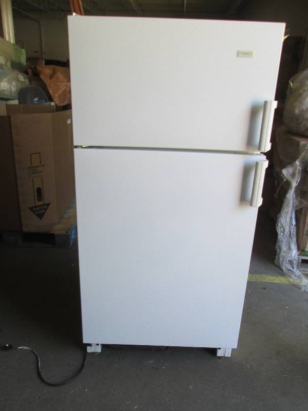 lot 29 image: Crosley Upright Refrigerator- works...