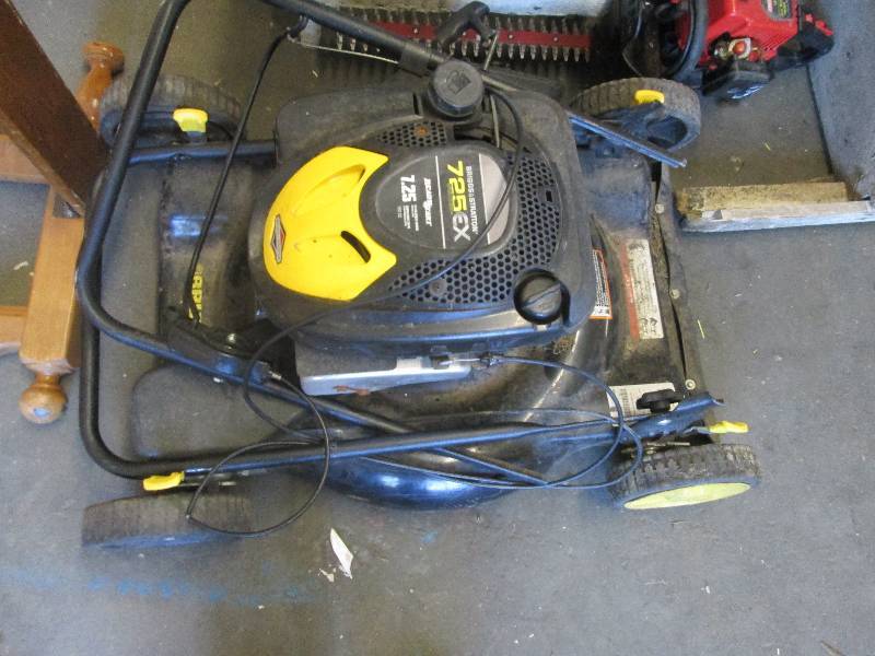 lot 83 image: Briggs & Stratton 725 Lawn Mower...